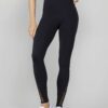 Legging con recortes attitude